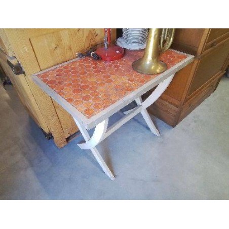 TABLE PM DESSUS CARREAUX ROND ORANGE