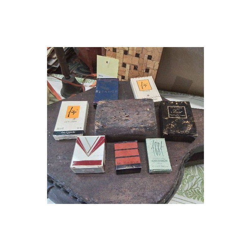 LOT 7 MINIATURES PARFUM AVEC BOITES
