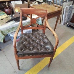 FAUTEUIL DE BUREAU ANCIEN ACAJOU ASSISE CAPITONNEE