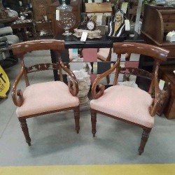 FAUTEUIL ANCIEN MASSIF ASSISE CAPITONNEE SAUMON ECRU