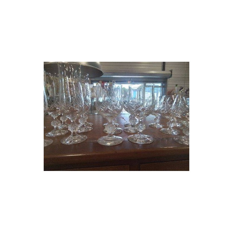 LOT 6 VERRES A VIN CRISTAL CISELÉ 