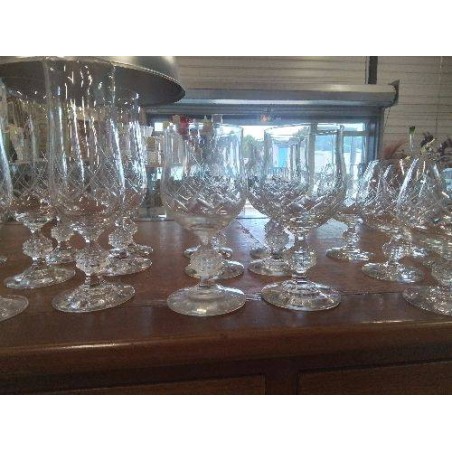 LOT 6 VERRES A VIN CRISTAL CISELÉ 