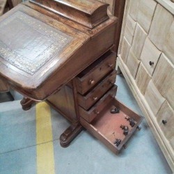 BUREAU ANC DAVENPORT+CLE B6 + ROULETTES 
