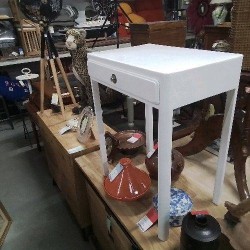 TABLE DE TOILETTE BLANCHE 1T AN 50