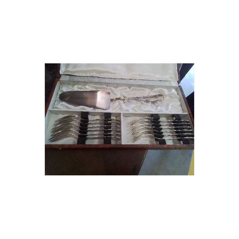 ENS A DESSERT MA PELLE A GATEAU + 12 FOURCHETTES