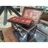 BOITE A BIJOUX ANCIENNE LAQUEE INCRUSTATIONS NACRE 