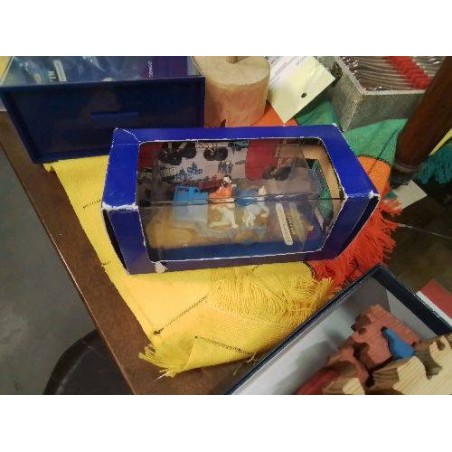 FIGURINE TINTIN BOITE EN L ETAT