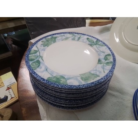 LOT ASSIETTES PORCELAINE ANGLAISE FLEURIES