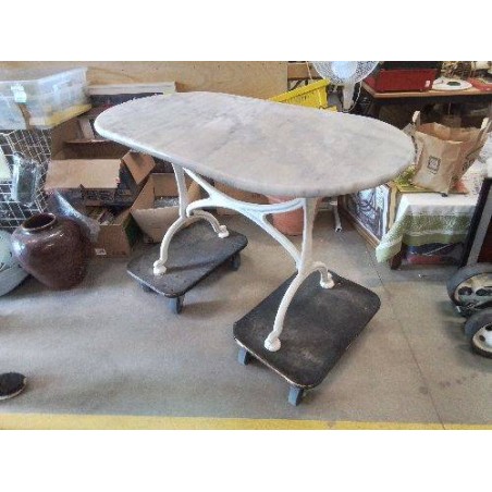 TABLE OVALE MARBRE PIED FONTE ÉMAILLÉE 