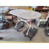 TABLE OVALE MARBRE PIED FONTE ÉMAILLÉE 