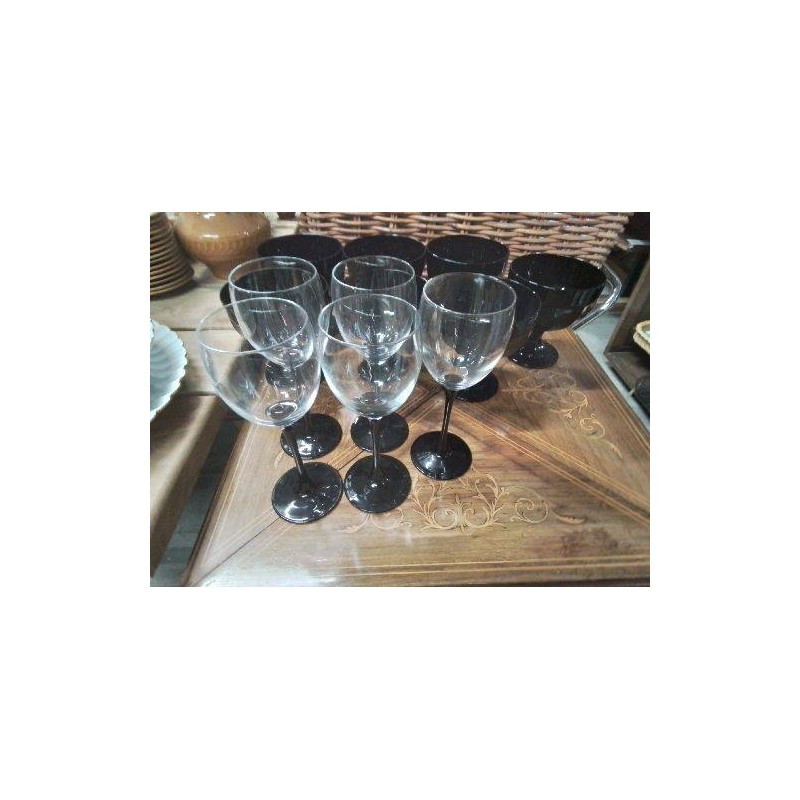 LOT 6 VERRES A VIN PIED NOIR