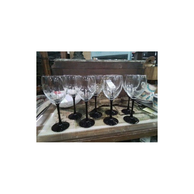 LOT 8.VERRES A EAU PIED NOIR