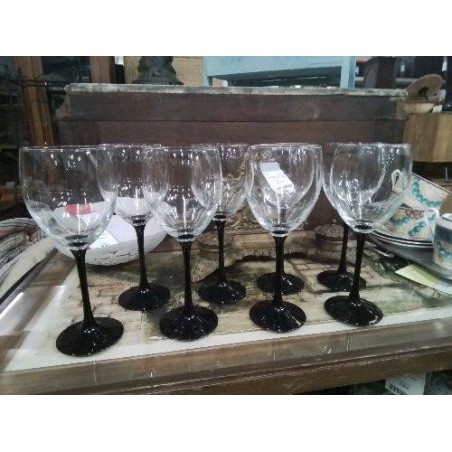 LOT 8.VERRES A EAU PIED NOIR