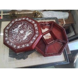 COFFRET OCTOGONAL  LAQUE DECOR NACRE EN L ETAT