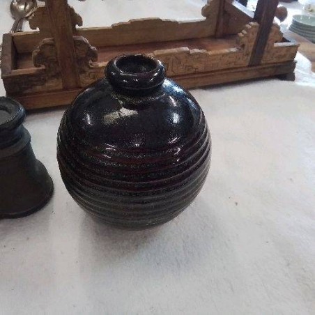 VASE BOULE ÉMAILLÉE STRIÉ 