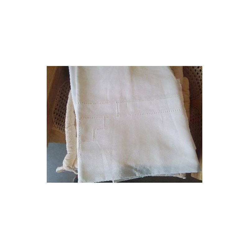 NAPPE CHEMIN AJOURÉ 240*160CM