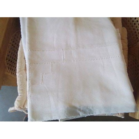 NAPPE CHEMIN AJOURÉ 240*160CM