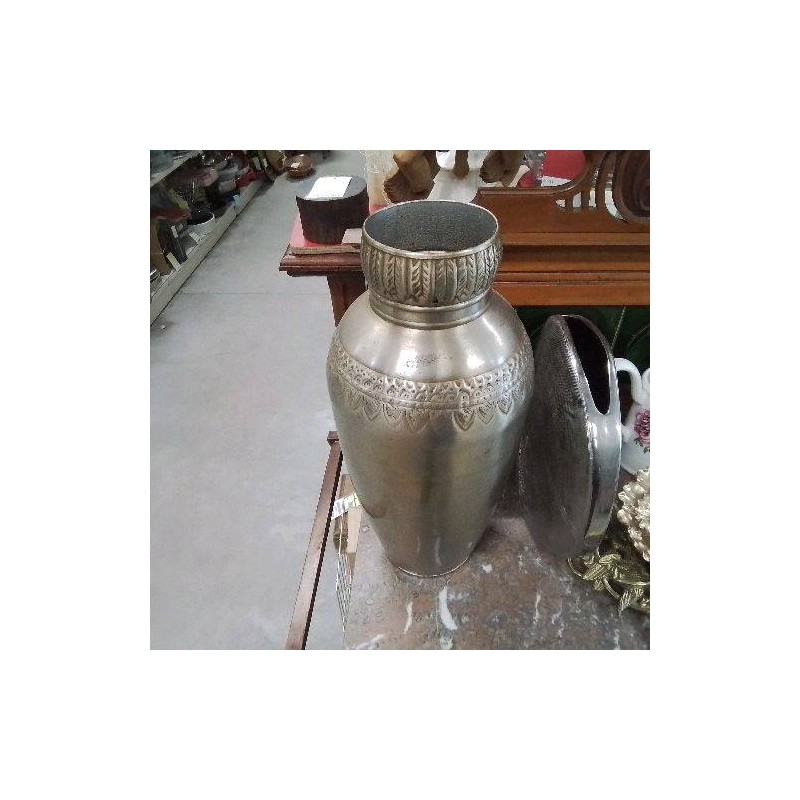 VASE MÉTAL DÉCOR CISELÉ 