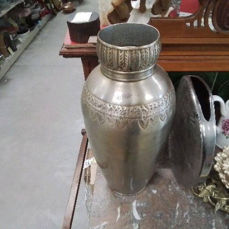 VASE MÉTAL DÉCOR CISELÉ 