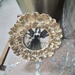 CADRE ROND FEUILLES DORÉ FÉE 