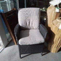 FAUTEUIL TRESSE GRIS COUSSINS CHINES GRIS