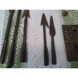 LOT DEUX POINTES DE FLECHES PYGMEE HARPON LANCE METAL