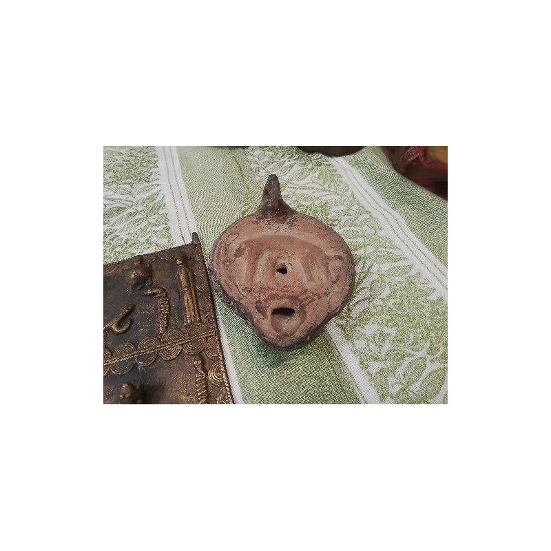 LAMPE A HUILE TERRE CUITE SIGNEE ANCIENNE DECORS ANIMAL 