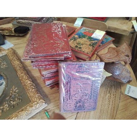 LIVRE ANCIEN COUVERTURE ROUGE