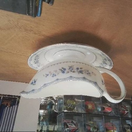 SAUCIÈRE +COUPELLE WEDGEWOOD FLEURS BLEUES