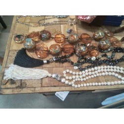 COLLIER SAUTOIR BLC FAUSSES PERLES POMPOM