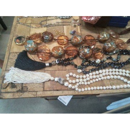 COLLIER SAUTOIR BLC FAUSSES PERLES POMPOM