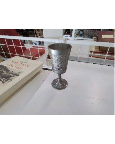 VERRE ETAIN CISELÉ 