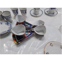 LOT 4 TASSES TRIANGULAIRES...