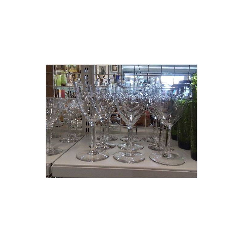 LOT 9 VERRES CRISTAL SUR PIED CISELES PETITES FLEURS
