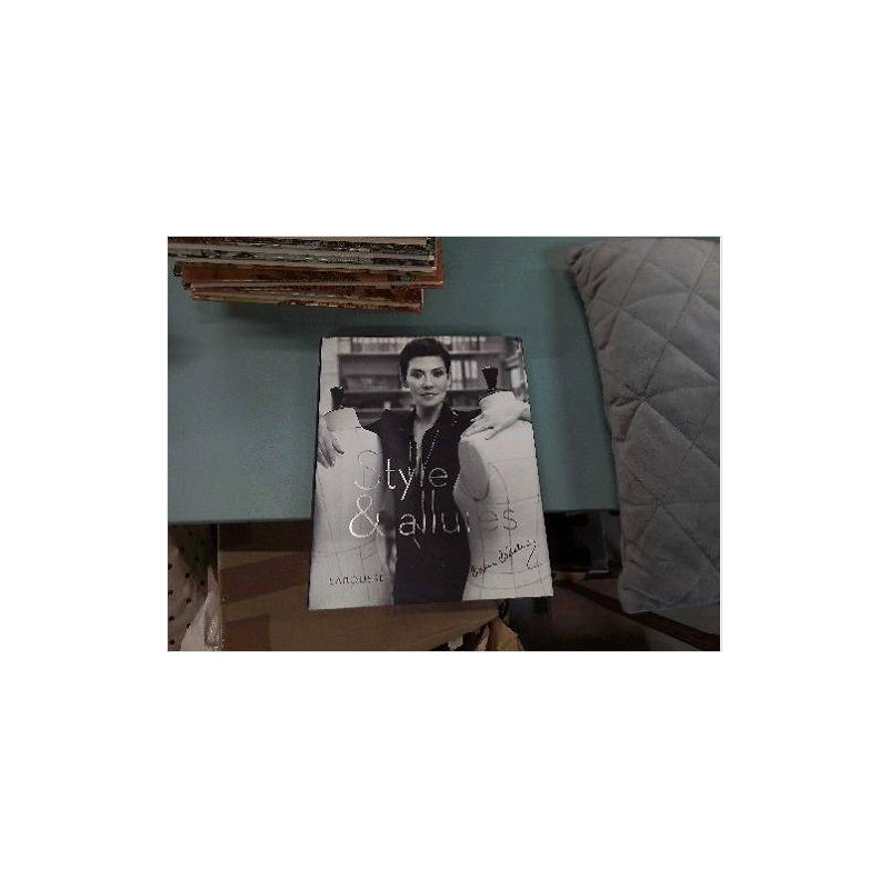 LIVRE STYLES ET ALLURES LAROUSSE