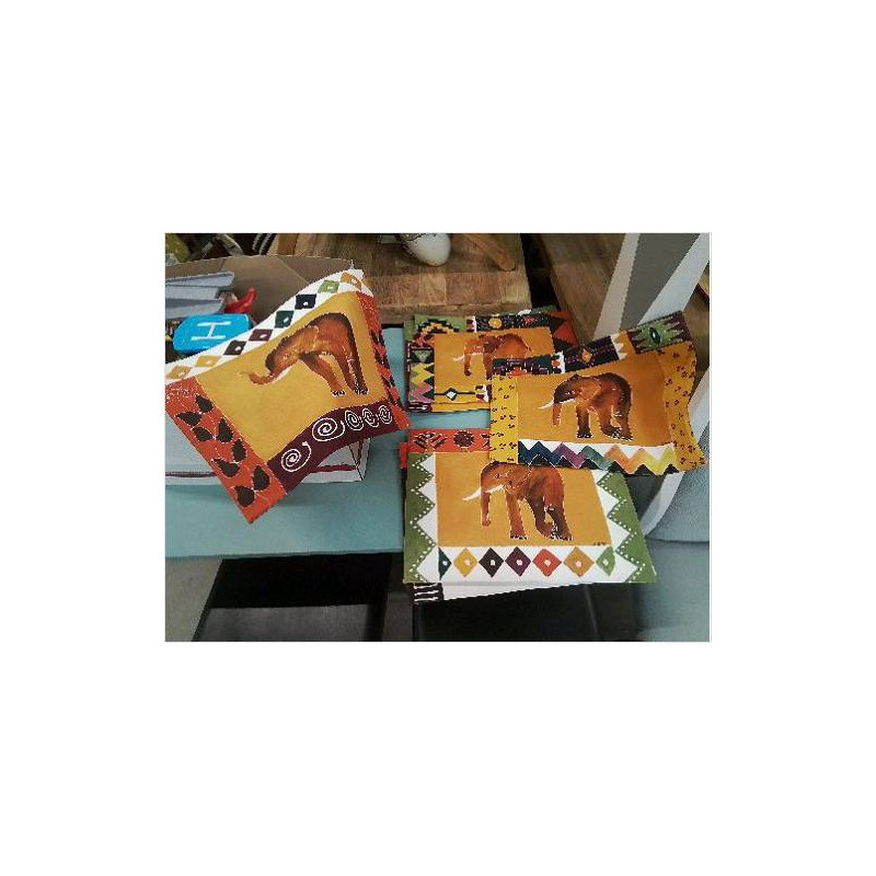 LOT 8 SET  DE TABLE ELEPHANT TISSU