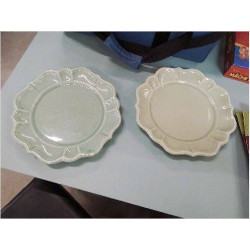 LOT  2 ASSIETTES DECO VERTE