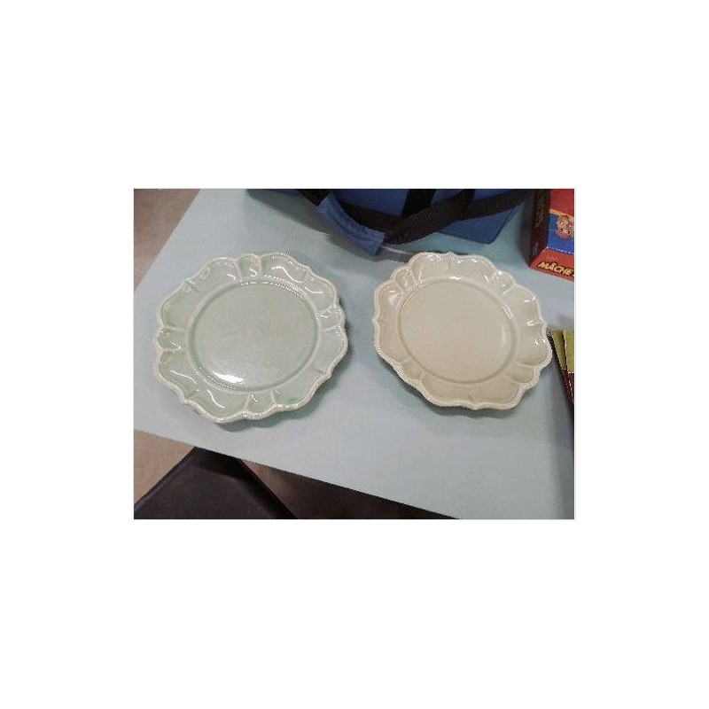 LOT  2 ASSIETTES DECO VERTE