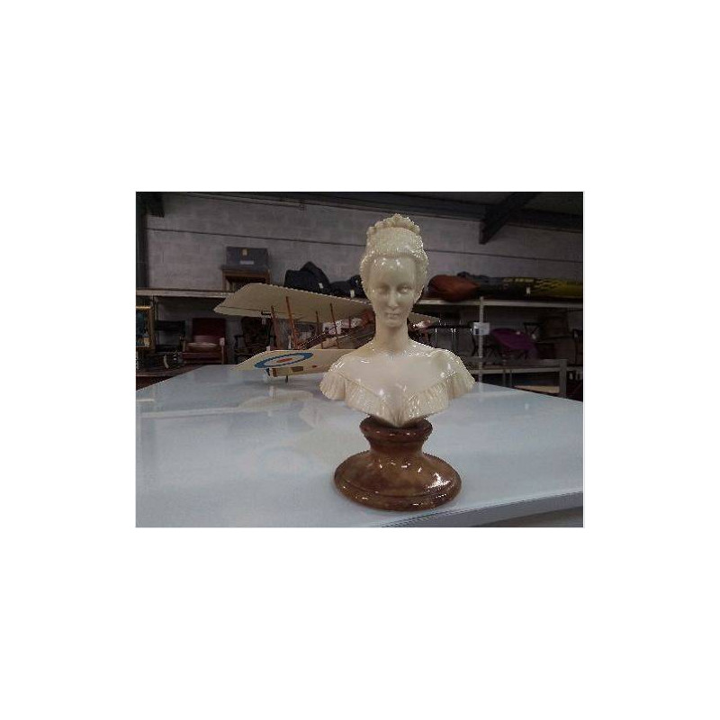 BUSTE FEMME SUR SOCLE PIERRE
