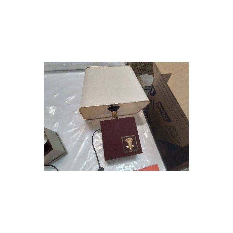 LAMPE LAQUÉ BORDEAUX FLEUR METAL LE DAUPHIN