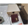 LAMPE LAQUÉ BORDEAUX FLEUR METAL LE DAUPHIN
