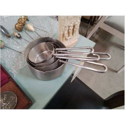 LOT MESURES MINI CASSEROLES...