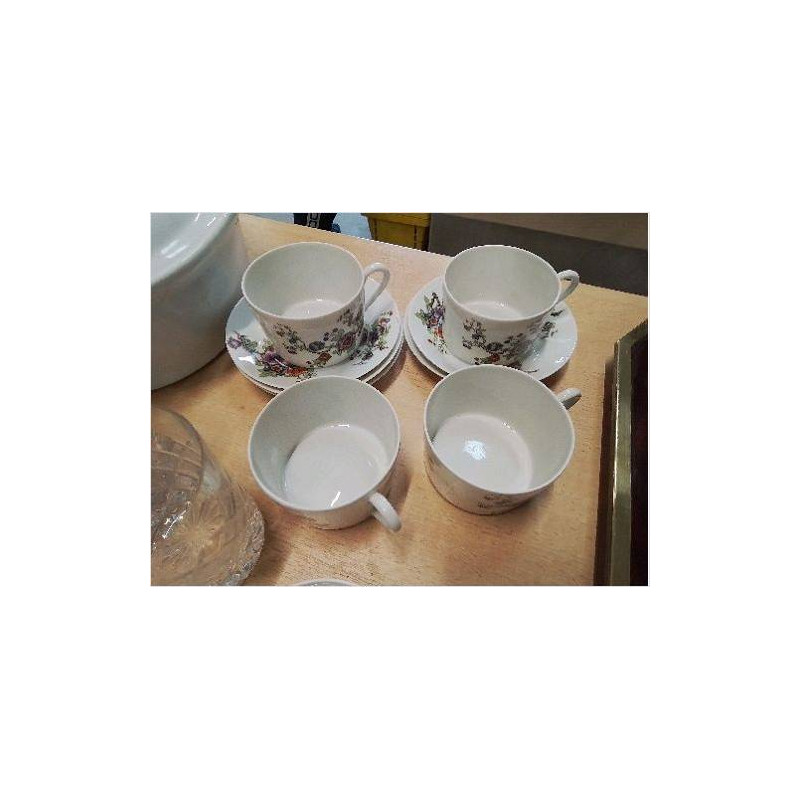LOT 5 TASSES LIMOGES +SOUS TASSE