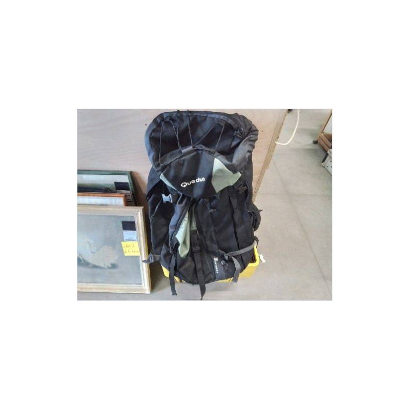 SAC DE RANDONNEE NOIR KAKI QUESCHUA