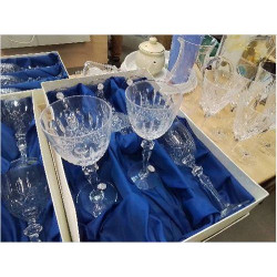 LOT 6 VERRES A EAU CRISTAL...