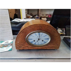 PENDULE OVALE BOIS EN L’ETAT