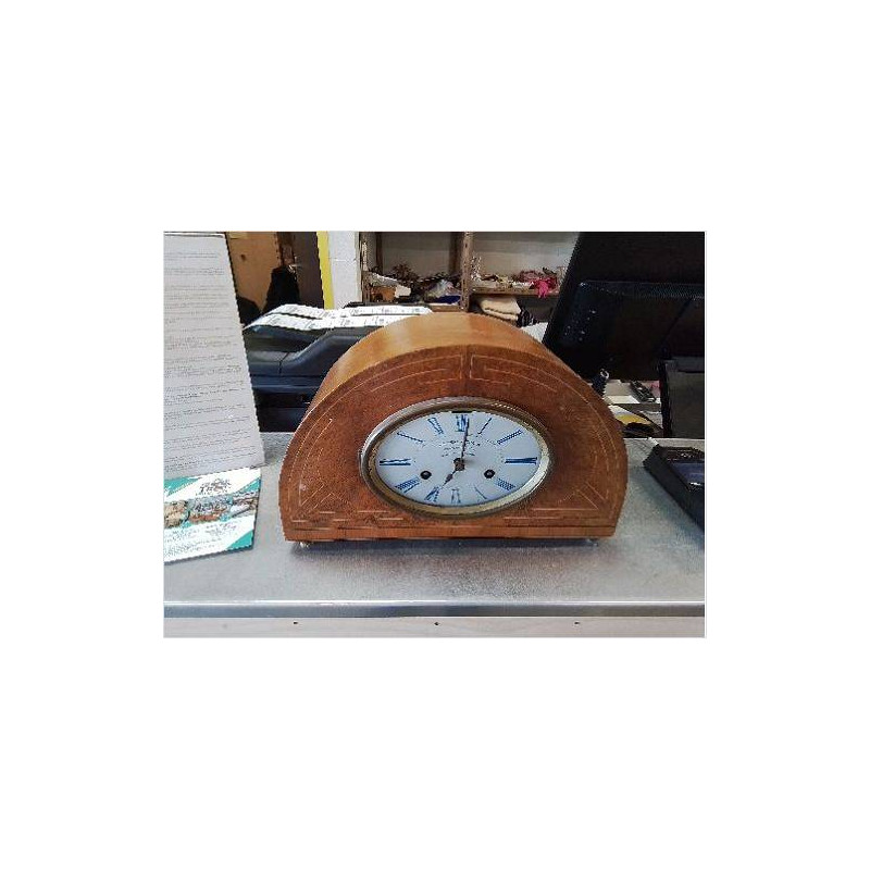 PENDULE OVALE BOIS EN L’ETAT