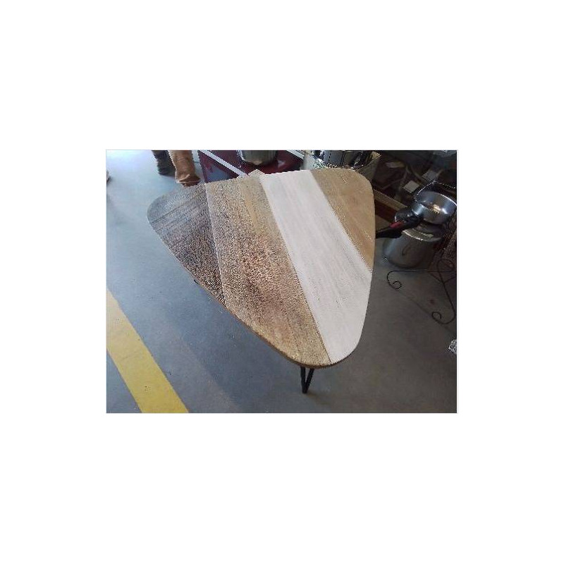 TABLE BASSE BOIS FORME TRIANGLE GOUTTE D\'EAU