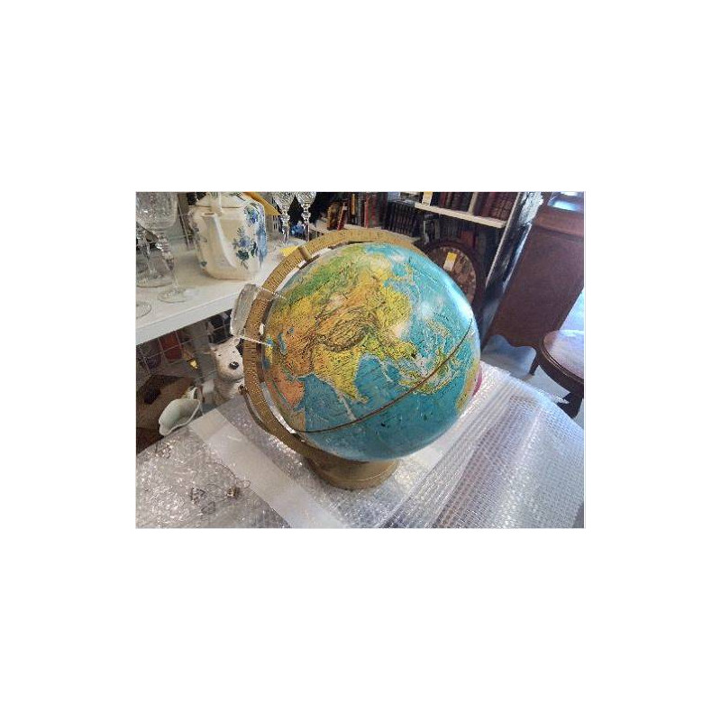 MAPPEMONDE 1968 AVEC LOUPE EN ACCESSOIRE