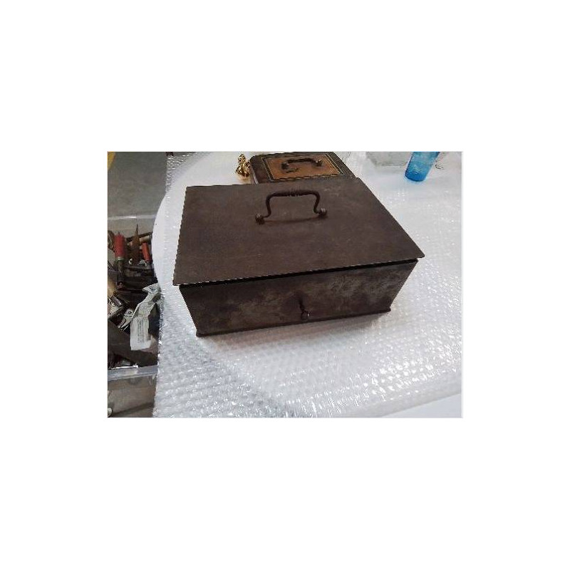 CAISSE METAL RECT + CLÉ E2